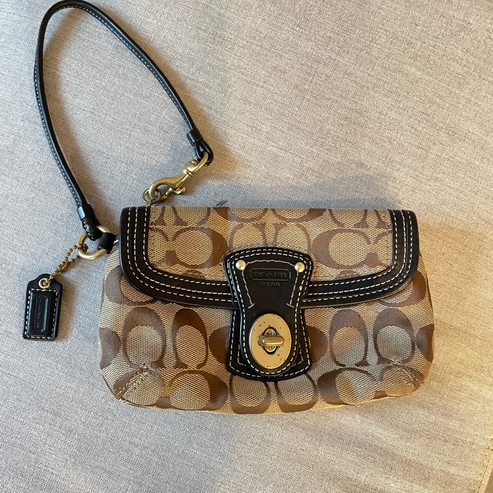 Coach wristlet in great condition. Authentic